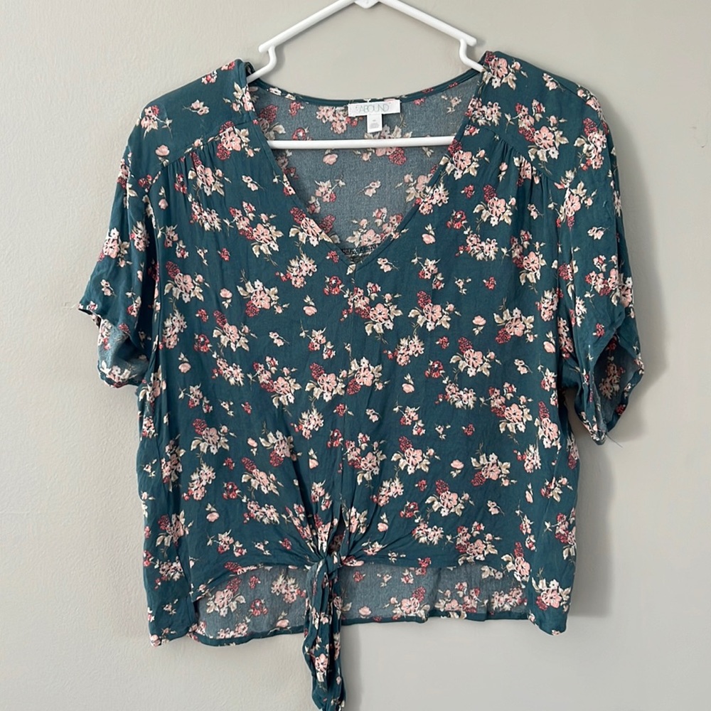 Floral short sleeve shirt with tie in front